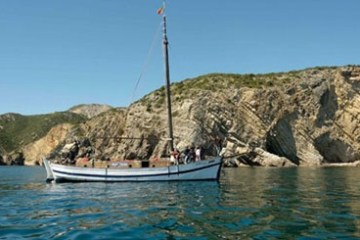 a small boat in a body of water